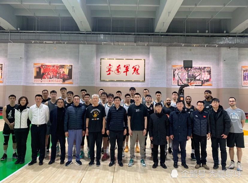 刘家辉顿时吓得嚎啕大哭，他觉得，叶辰如果真要自己的命，那自己根本没机会苟活，就算自己亿万身家又如何，万破军有一万种办法在一天之内干掉自己。